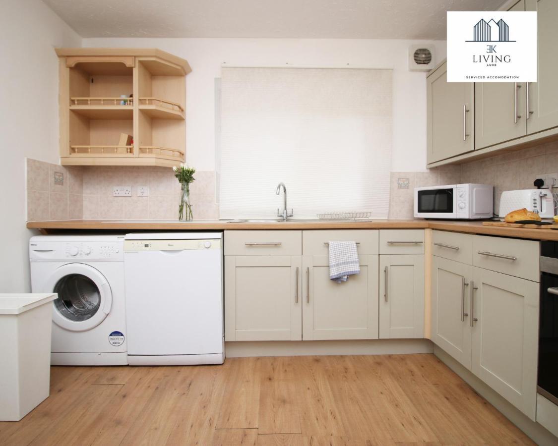 Spacious 3 Bedroom Duplex On Bay - Free Parking & Wifi By Ekliving Luxe Short Lets & Serviced Apartment Cardiff