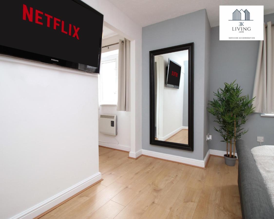 Spacious 3 Bedroom Duplex On Bay - Free Parking & Wifi By Ekliving Luxe Short Lets & Serviced Apartment Cardiff