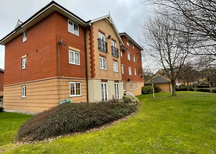 Spacious 3 Bedroom Duplex Apartment On Cardiff Bay - Free Parking & Wifi By Ekliving Luxe Short Lets & Serviced Accommodation