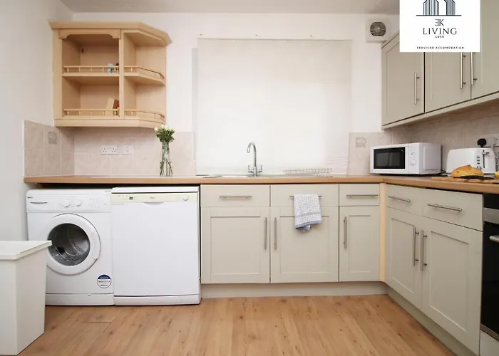 Spacious 3 Bedroom Duplex Apartment On Cardiff Bay - Free Parking & Wifi By Ekliving Luxe Short Lets & Serviced Accommodation